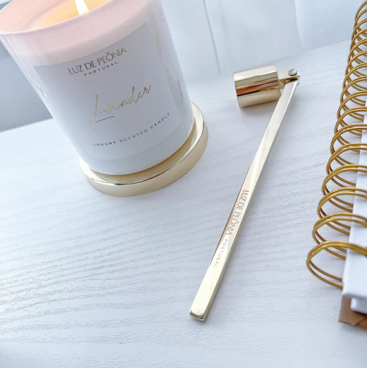 Apagador de Velas Dourado Luz de Peônia