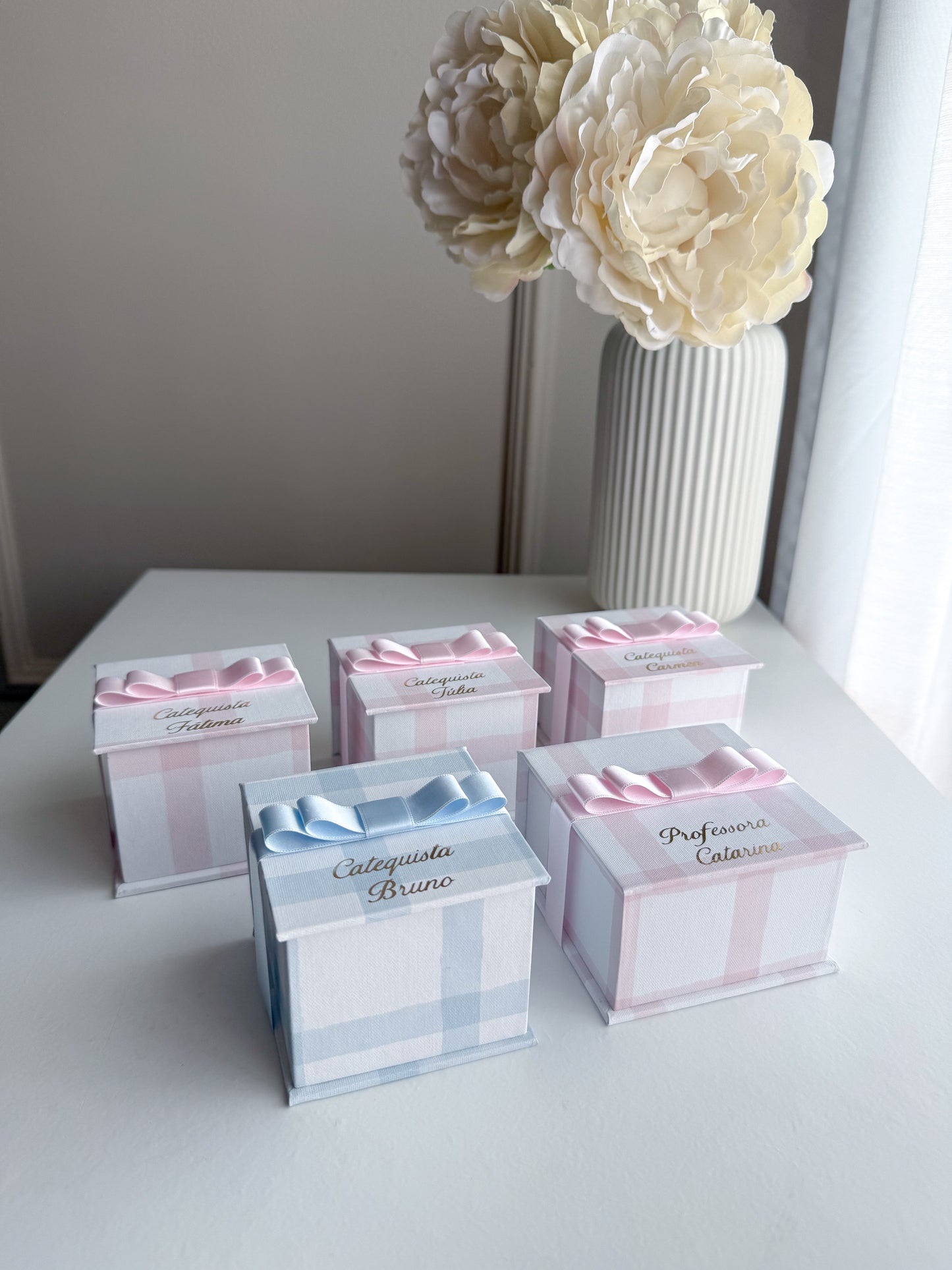 Vela Perfumada em Caixa Personalizada "Vichy" com laço Chanel