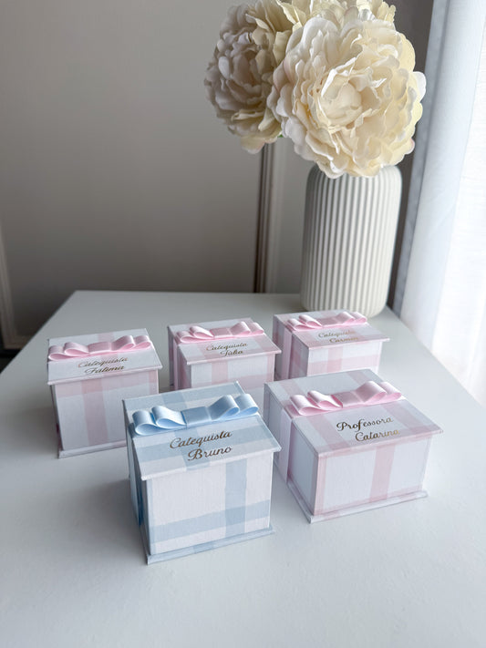 Vela Perfumada em Caixa Personalizada "Vichy" com laço Chanel