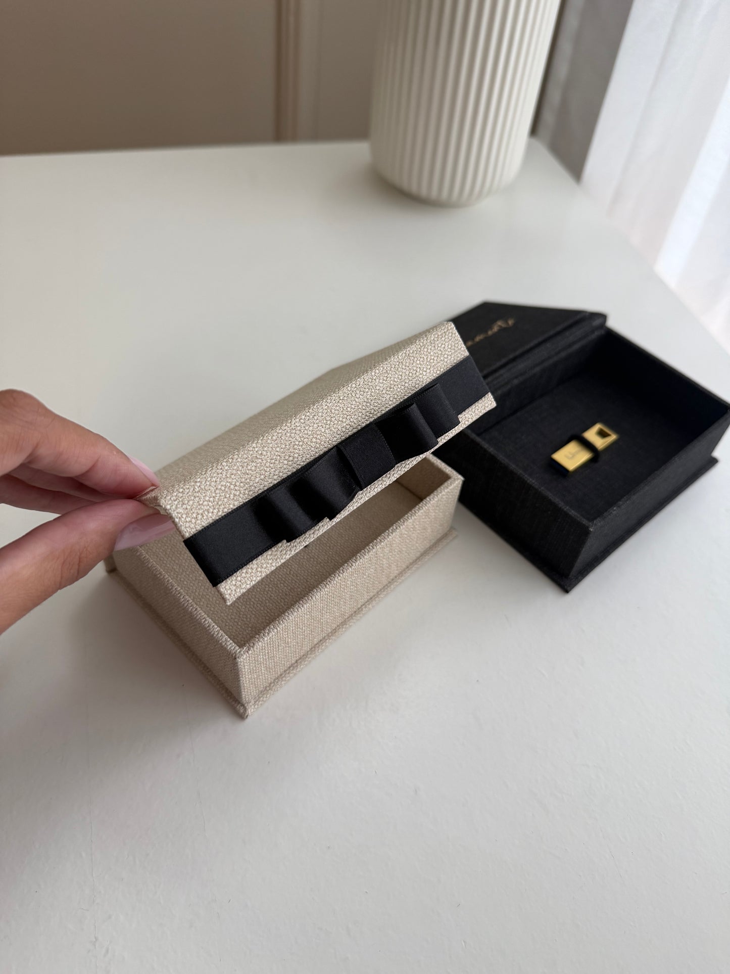 Caixa para Pen Drive - Caixa para Fotógrafos (12cmx8cmx3cm) - Somente caixa/Não contém Pen Drive