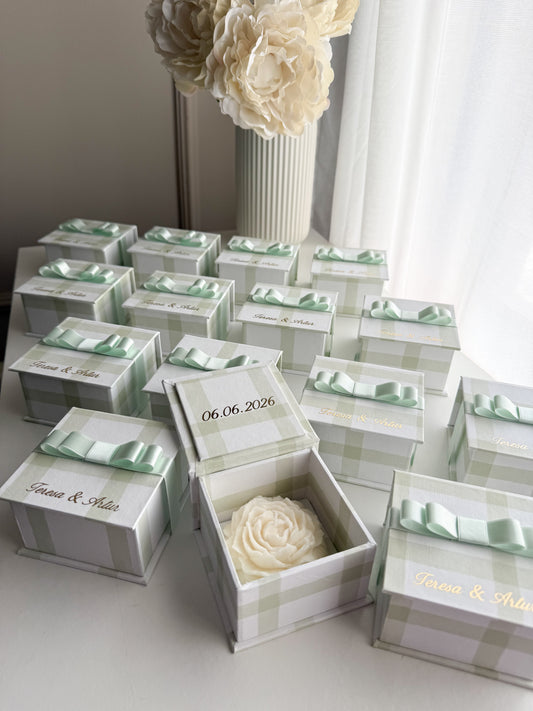 Vela Perfumada em Caixa Personalizada "Vichy" com laço Chanel