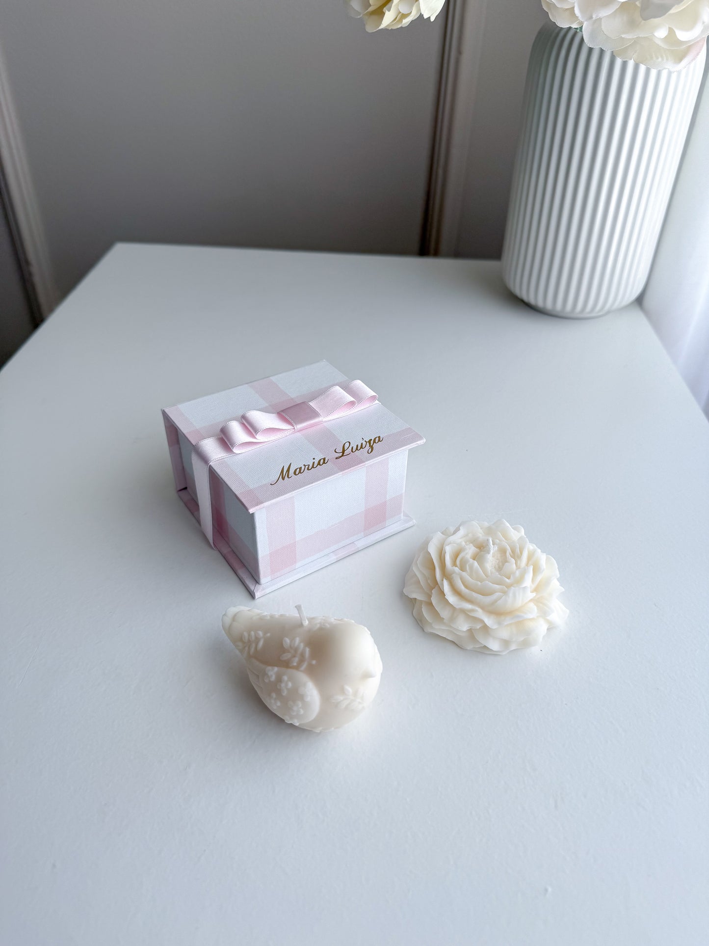 Vela Perfumada em Caixa Personalizada "Vichy" com laço Chanel