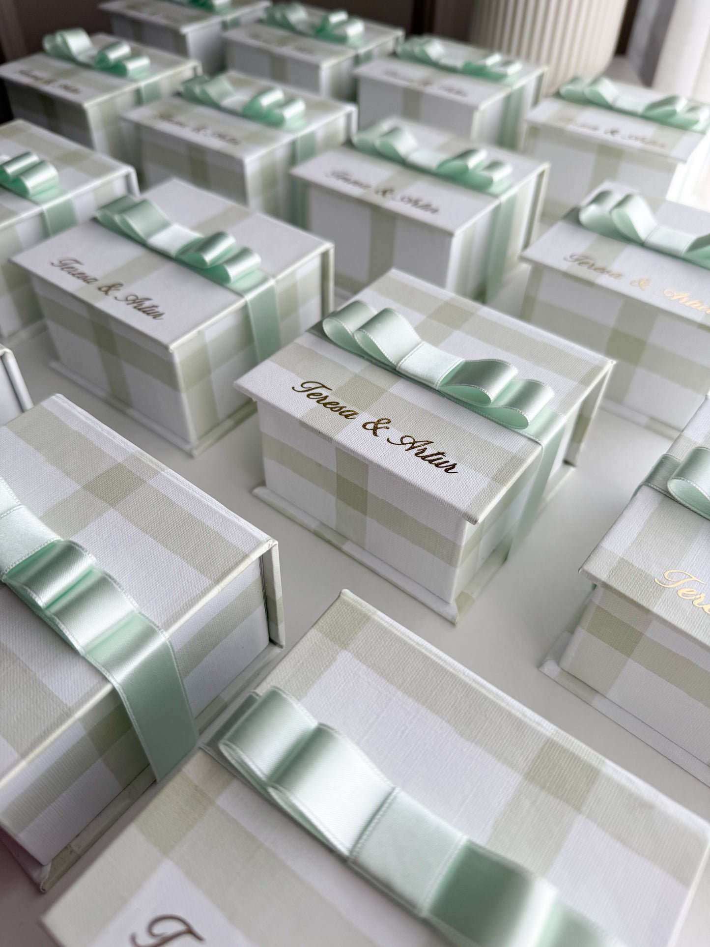 Vela Perfumada em Caixa Personalizada "Vichy" com laço Chanel