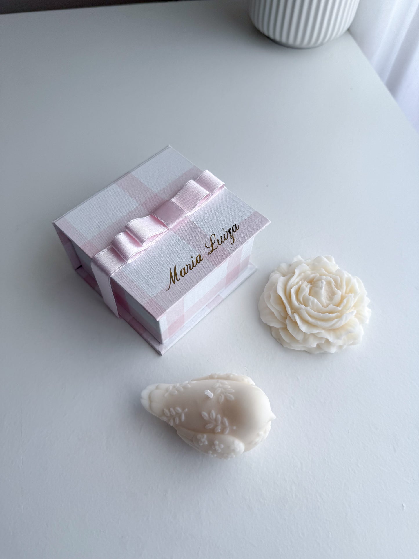 Vela Perfumada em Caixa Personalizada "Vichy" com laço Chanel