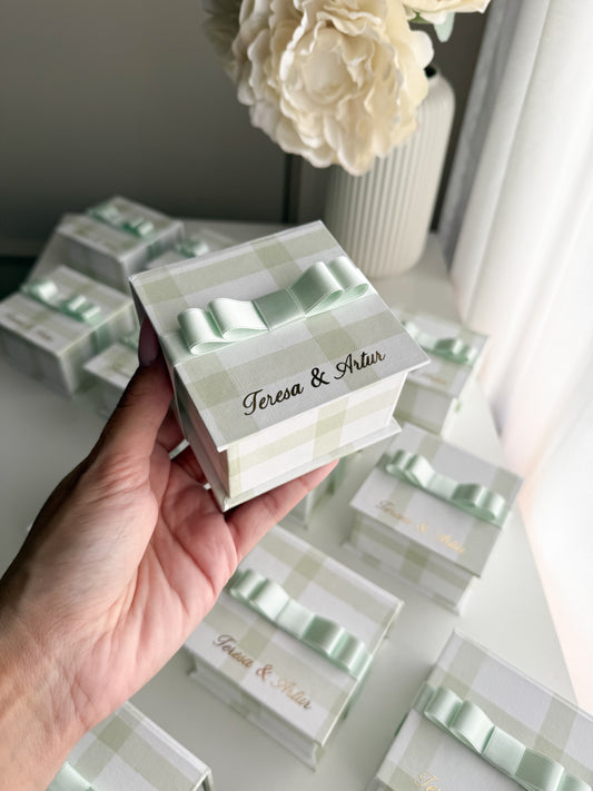 Vela Perfumada em Caixa Personalizada "Vichy" com laço Chanel