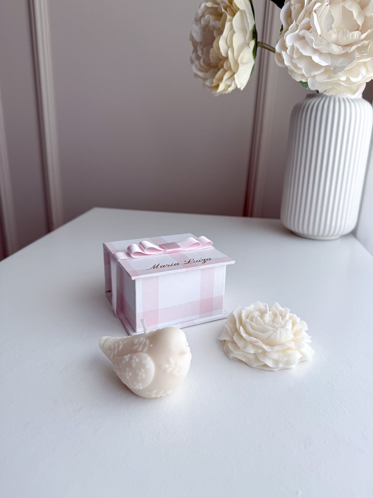 Vela Perfumada em Caixa Personalizada "Vichy" com laço Chanel