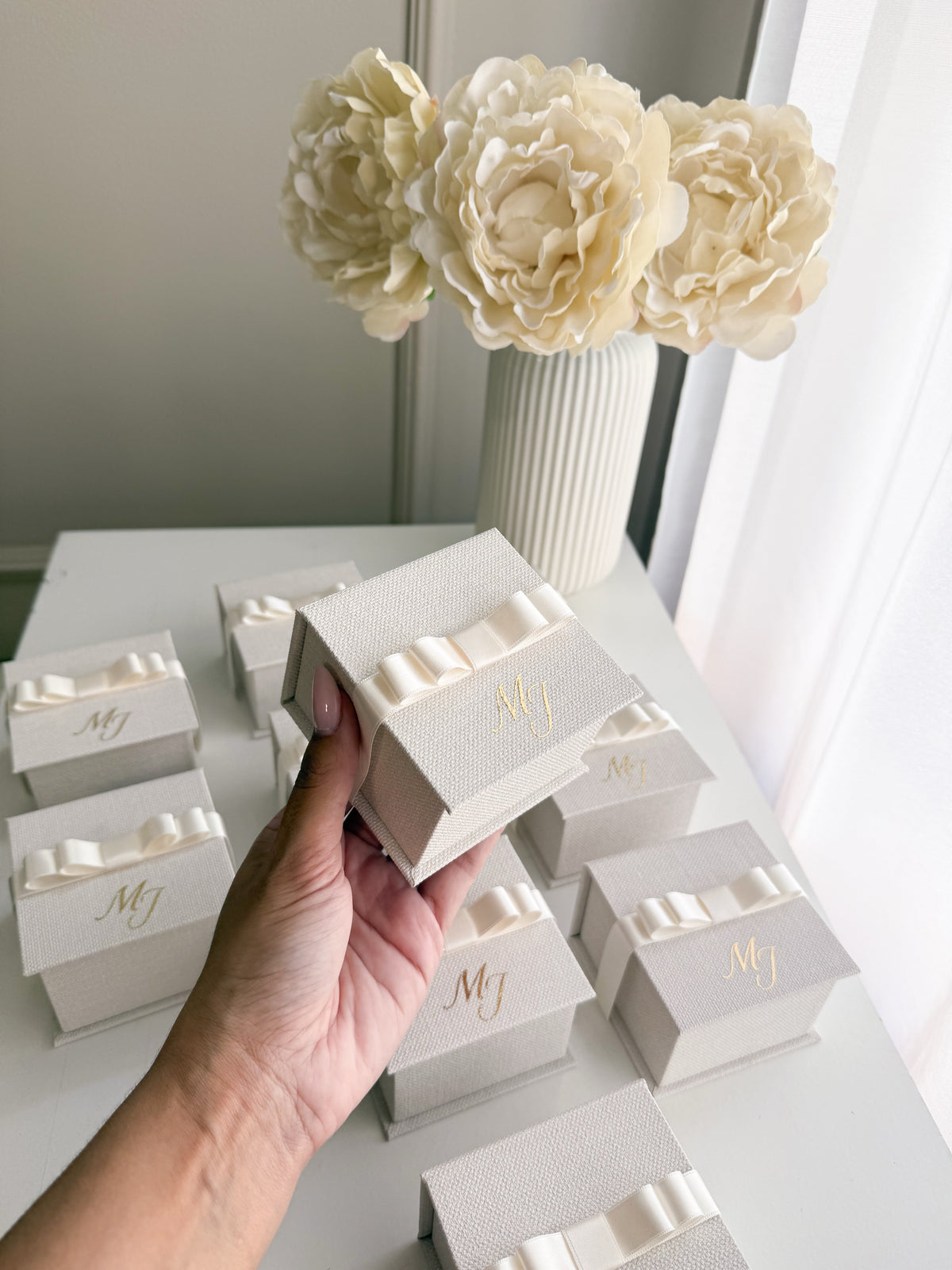 Cajita con Lazo Chanel Personalizada (8cmx8cmx5cm - Solo la caja - sin vela)