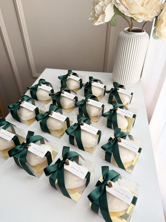 Heart-shaped candle 80g decorated as a party favor (box measures 8cmx8cmx4cm)
